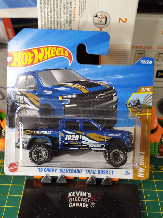 '19 CHEVY® SILVERADO™ TRAIL BOSS LT NR152/250 2025