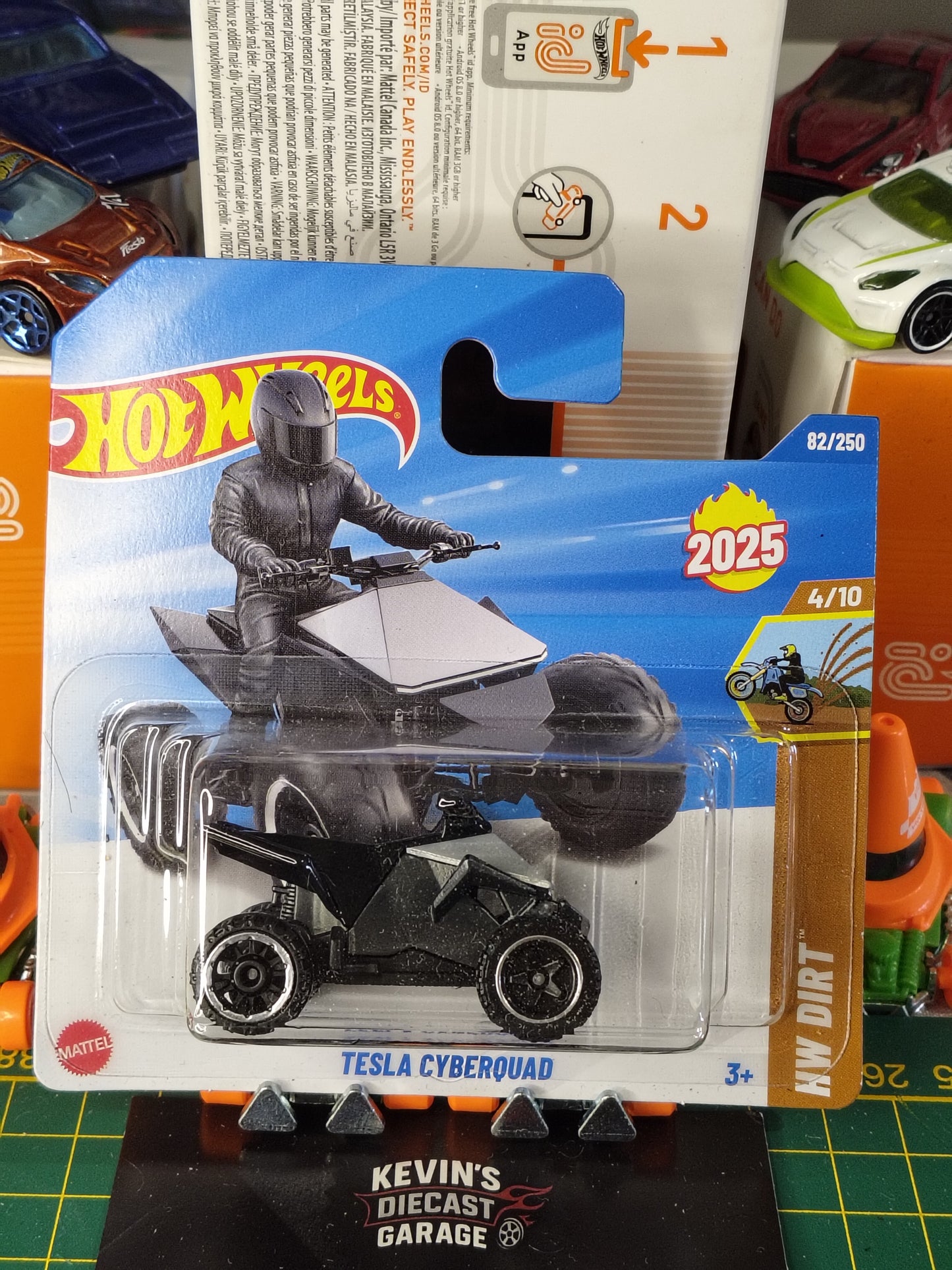 TESLA CYBERQUAD NR82/250 2025