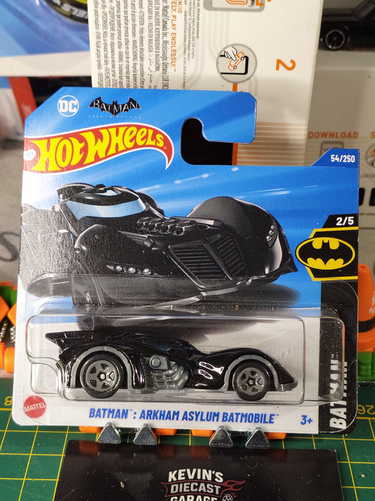 BATMAN™ : ARKHAM ASYLUM BATMOBILE™ NR54/250 2025